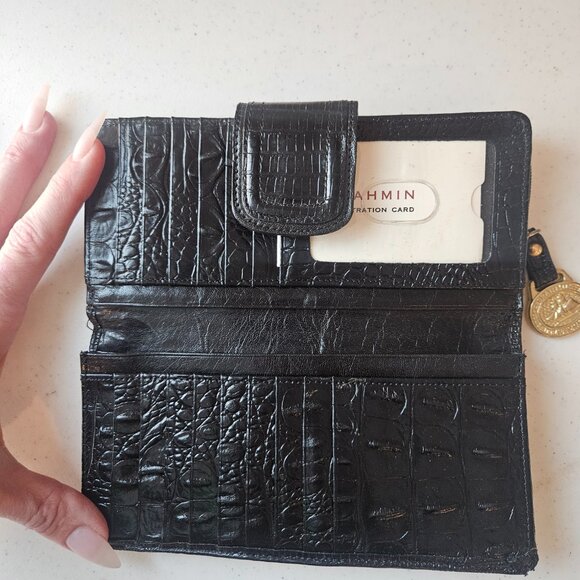 NWOT Brahmin Logo Versa Wallet Black Melbourne with Registration - Picture 2 of 6